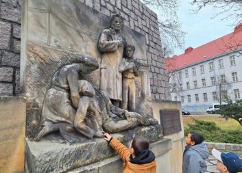 Duchcovský viadukt: Děti uctily památku obětí 