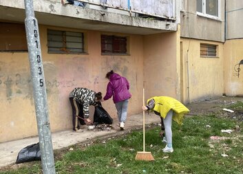 Úklidová akce v Janově: Společnými silami jsme uklidili ulici Hamerská a okolí konečné 