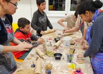 Březen v NZDM Domino – Přípravy na Jarní jarmark a Velikonoce