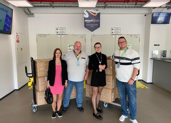 Čistota a důstojnost pro potřebné: Amazon opět podpořil Charitu Most